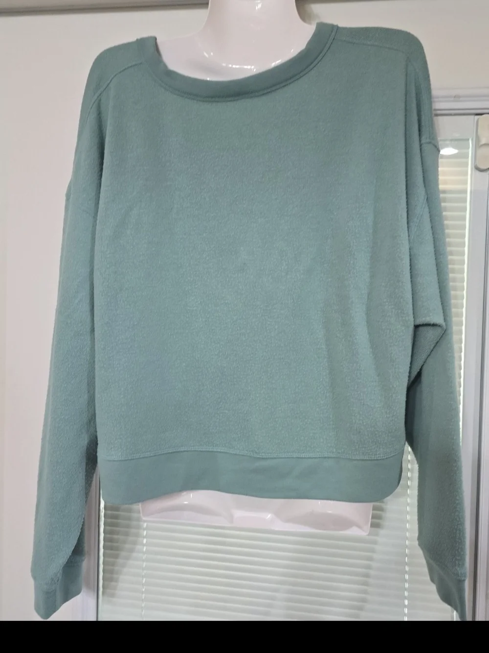 ALO Yoga Women's Sage V-Neck Button Front M-L